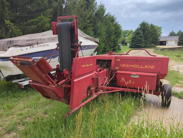 Image of New Holland 311 equipment image 4