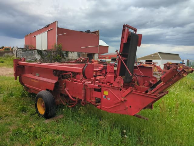 Image of New Holland 311 equipment image 3