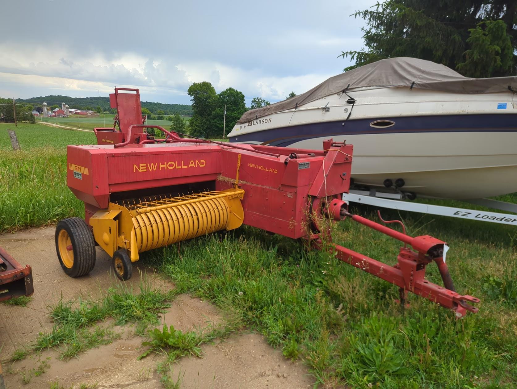 New Holland 311 Equipment Image0
