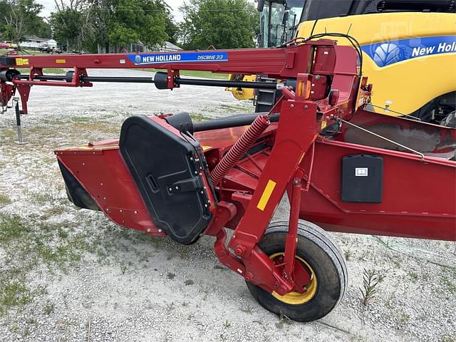 Image of New Holland 313 equipment image 3