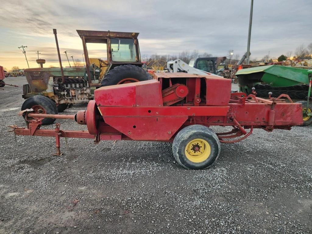 New Holland 315 Equipment Image0