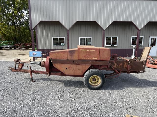 Image of New Holland Hayliner 315 equipment image 1