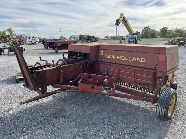 Image of New Holland Hayliner 315 equipment image 4