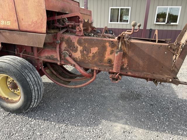Image of New Holland Hayliner 315 equipment image 2