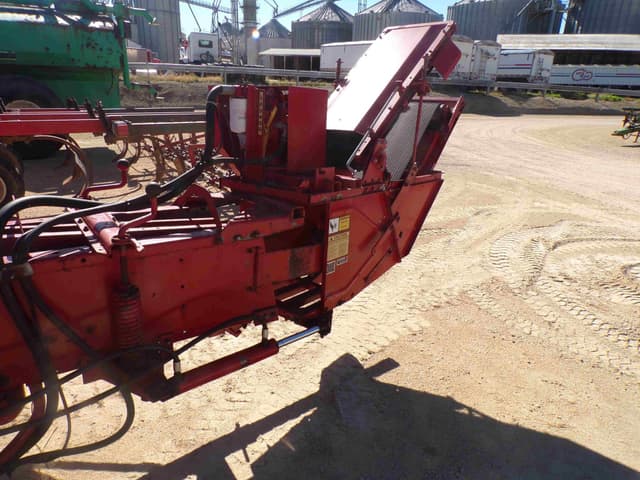 Image of New Holland 316 equipment image 4