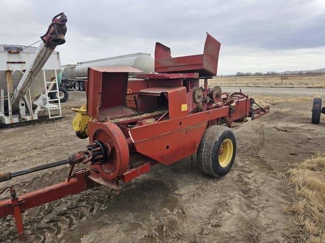 Image of New Holland 320 equipment image 1