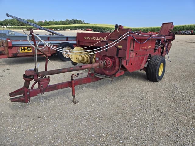 Image of New Holland 320 equipment image 2