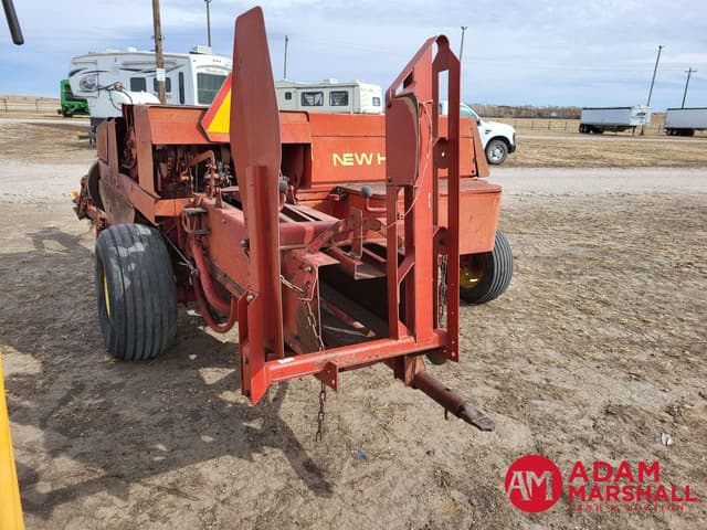 Image of New Holland 320 equipment image 3