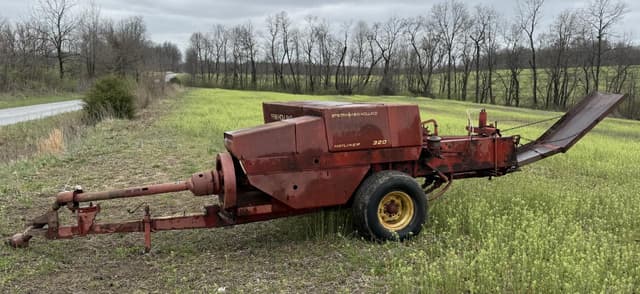 Image of New Holland 320 equipment image 3