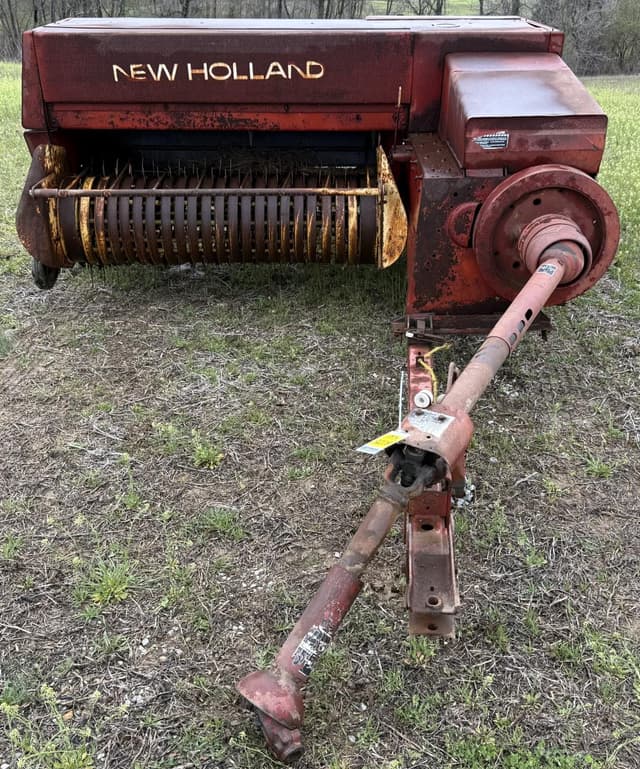 Image of New Holland 320 equipment image 4