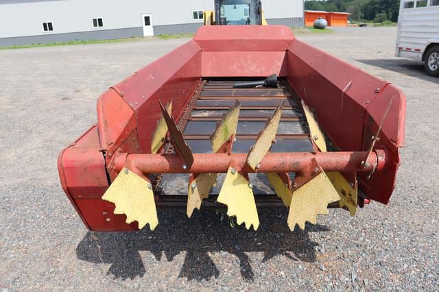 Image of New Holland 325 equipment image 2