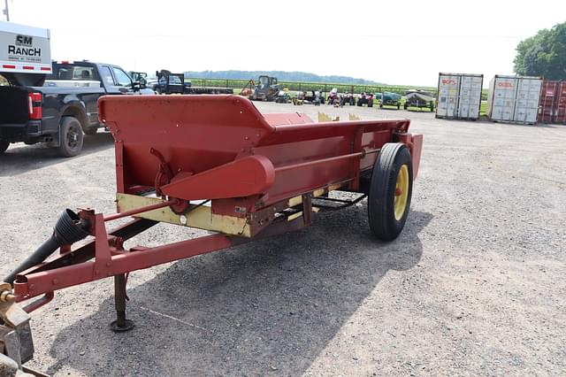 Image of New Holland 325 equipment image 1