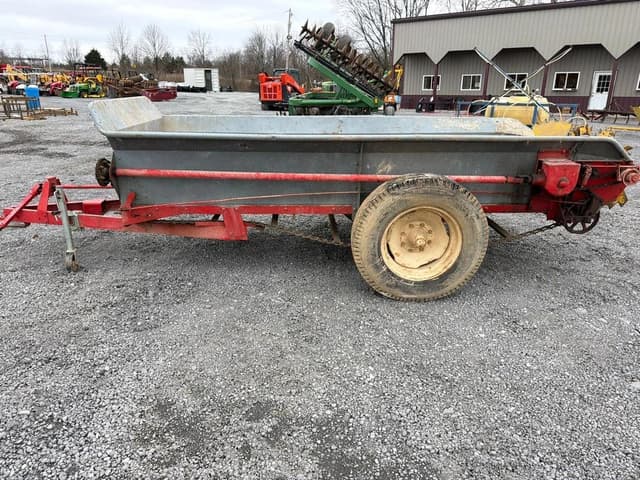 Image of New Holland 325 equipment image 4