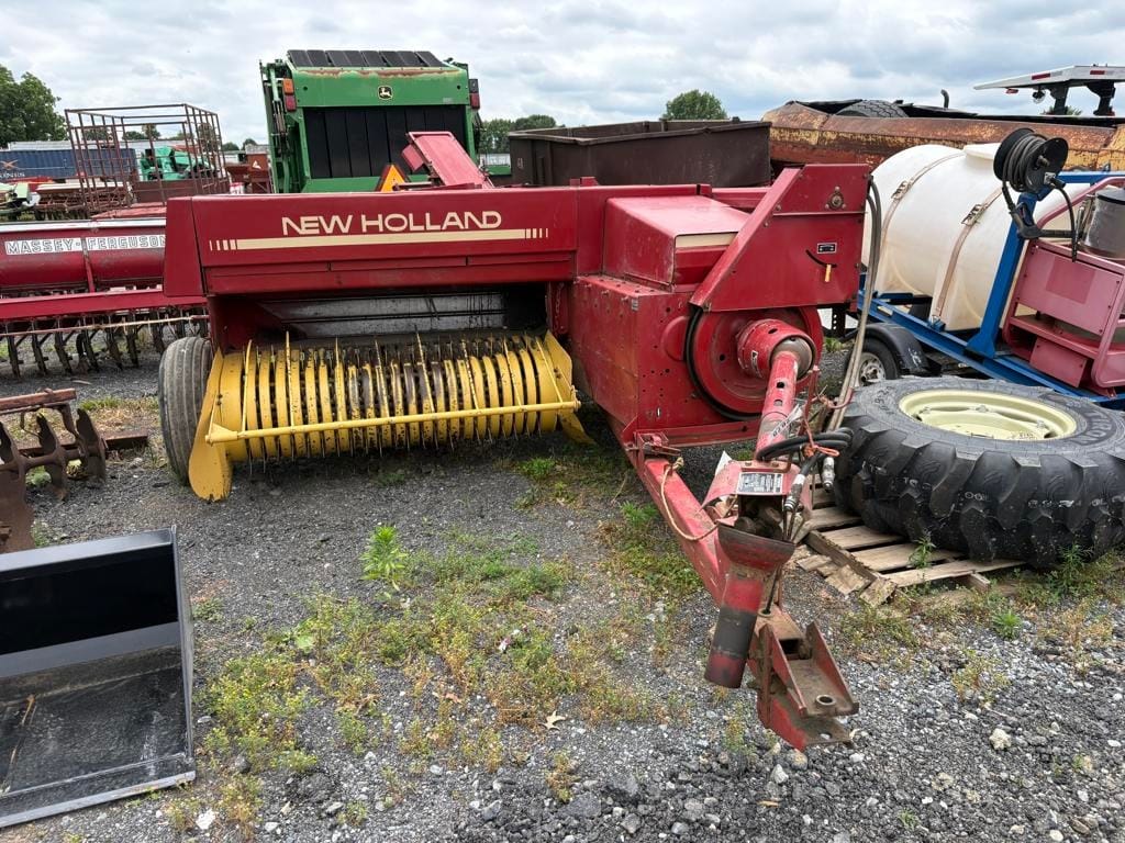 New Holland 326 Equipment Image0