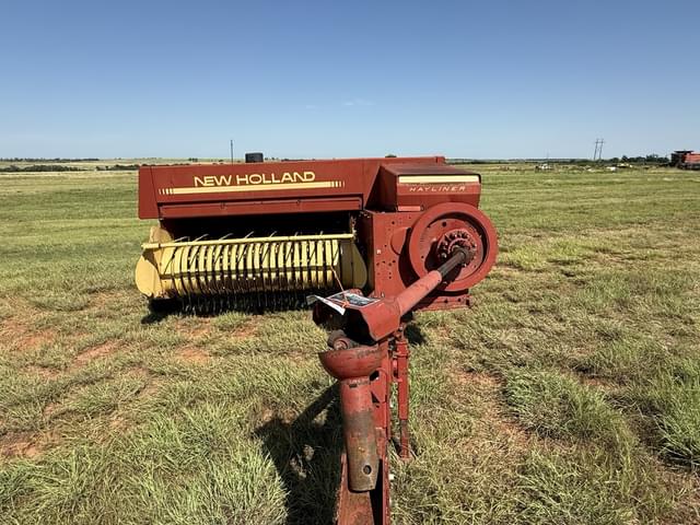 Image of New Holland 326 equipment image 3