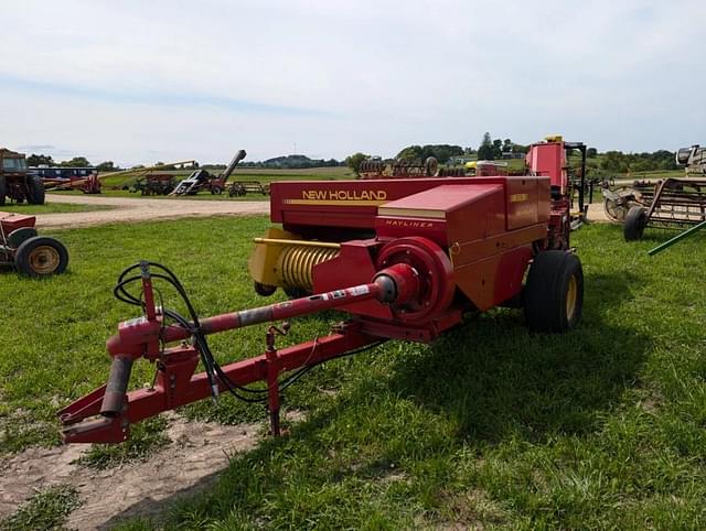 Image of New Holland 326 equipment image 1