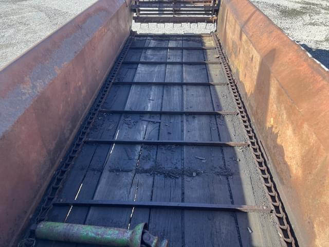 Image of New Holland 327 equipment image 2