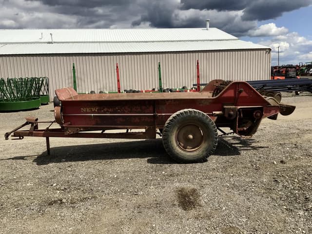 Image of New Holland 327T equipment image 3