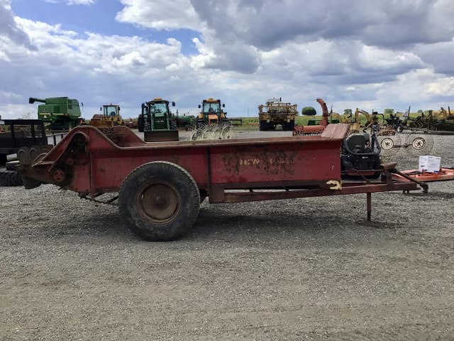 Image of New Holland 327T equipment image 2