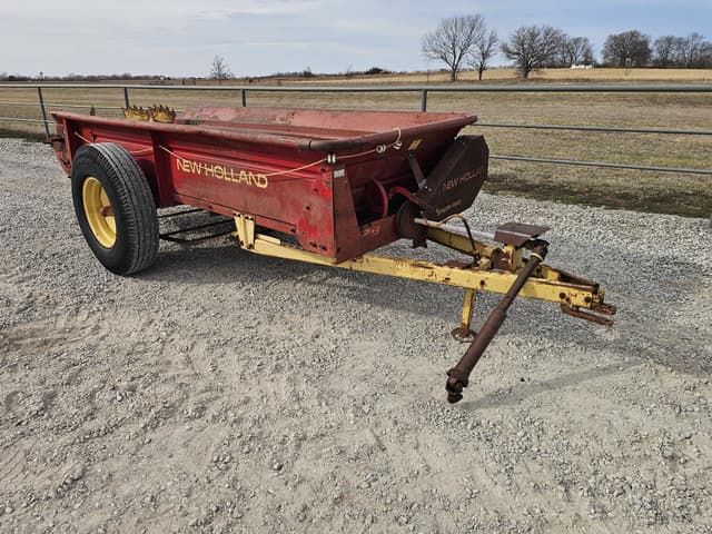 Image of New Holland 328 equipment image 3