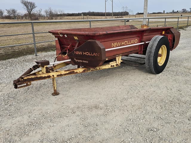 Image of New Holland 328 equipment image 2