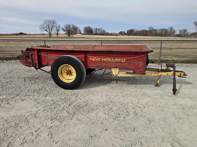 Image of New Holland 328 equipment image 4