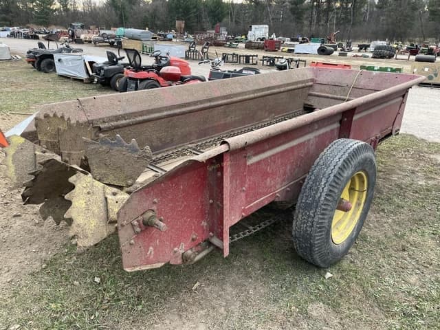 Image of New Holland 328 equipment image 3