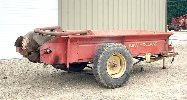 Image of New Holland 328 equipment image 4