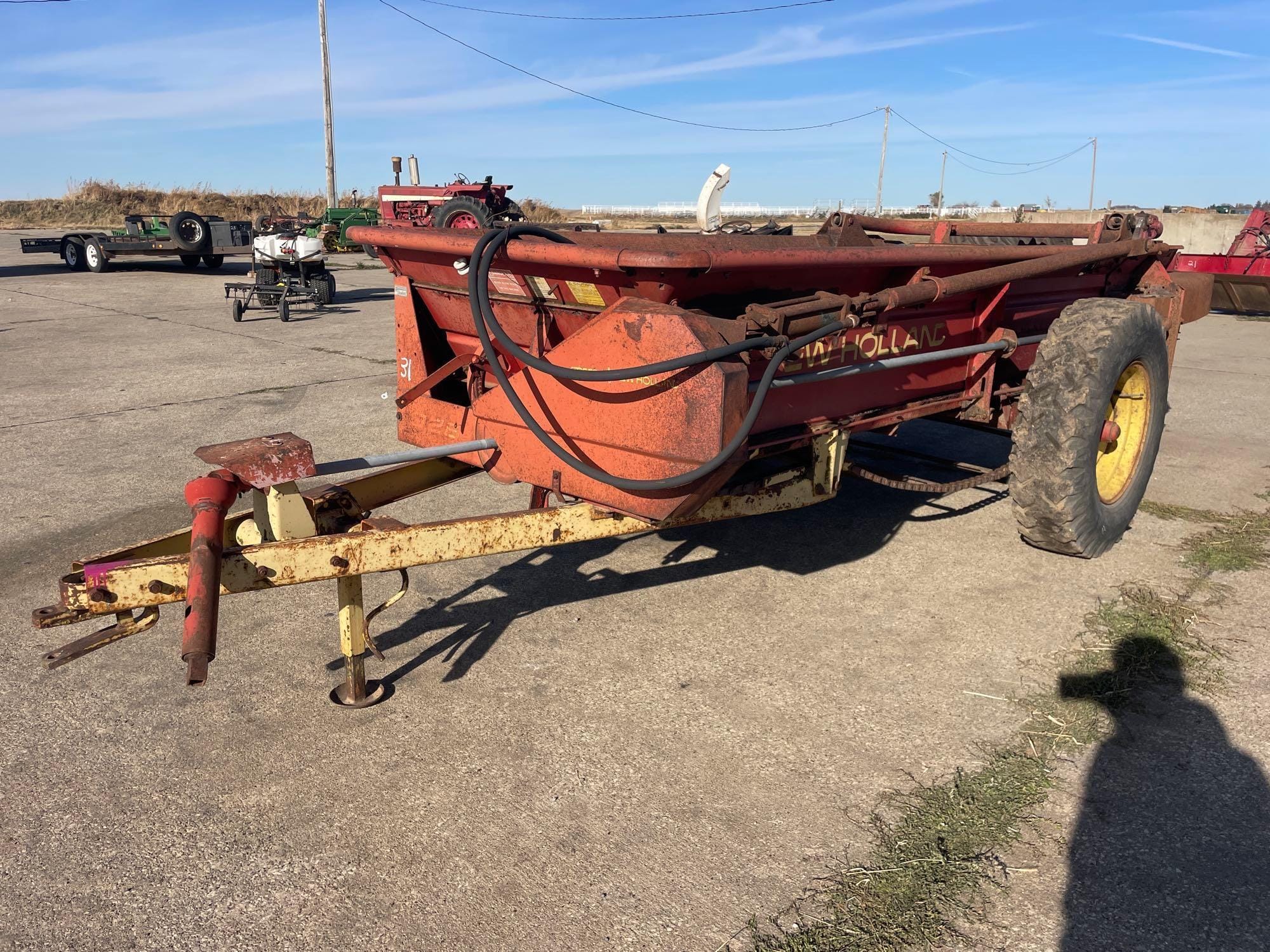 New Holland 328 Equipment Image0