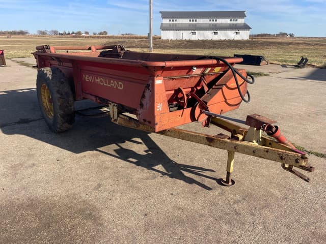 Image of New Holland 328 equipment image 1