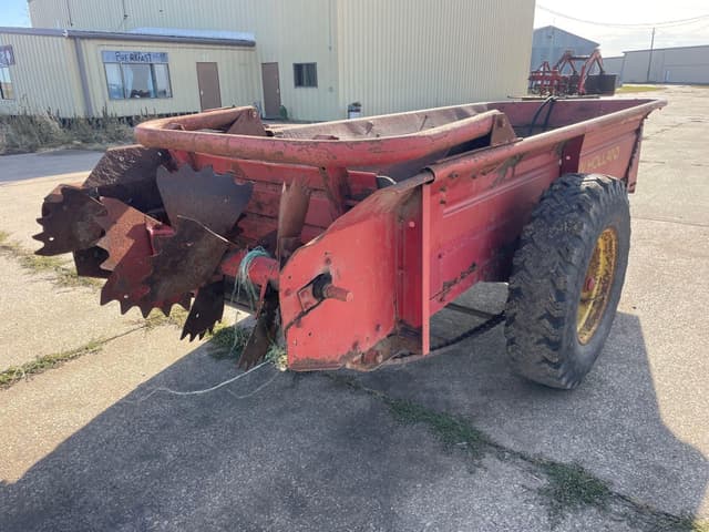 Image of New Holland 328 equipment image 2