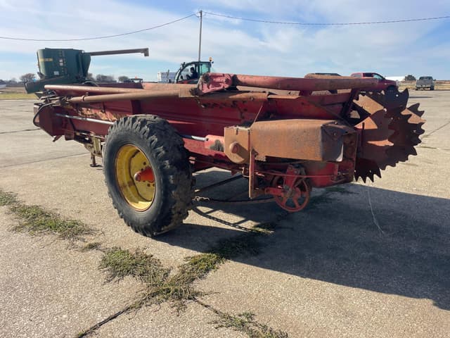 Image of New Holland 328 equipment image 3