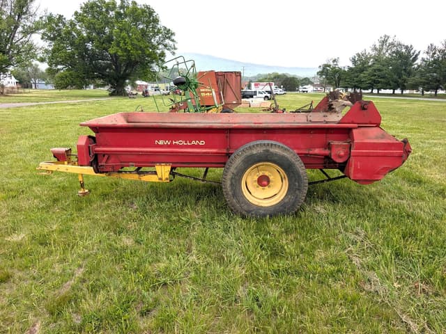 Image of New Holland 329 equipment image 4