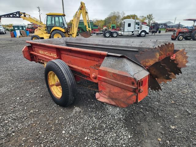 Image of New Holland 329 equipment image 4