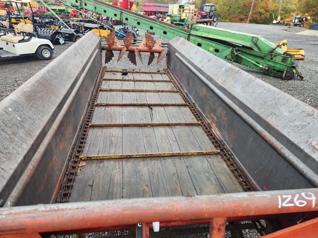 Image of New Holland 329 equipment image 2