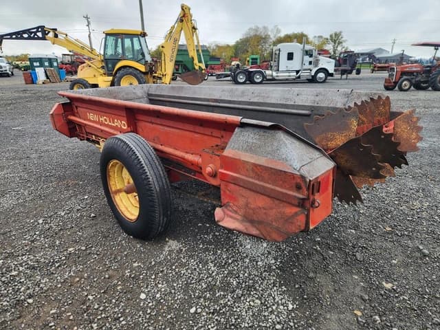 Image of New Holland 329 equipment image 4