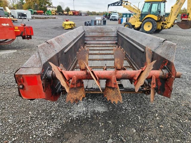 Image of New Holland 329 equipment image 3