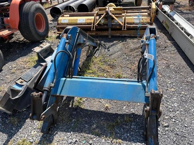 Image of New Holland 32LA equipment image 2