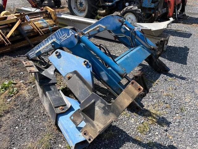 Image of New Holland 32LA equipment image 3