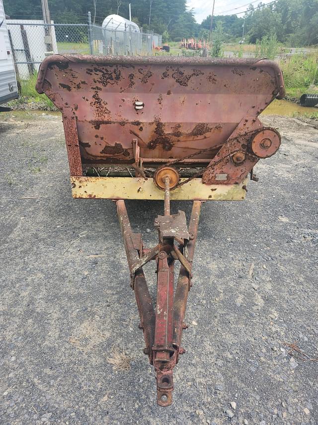 Image of New Holland 331 equipment image 1