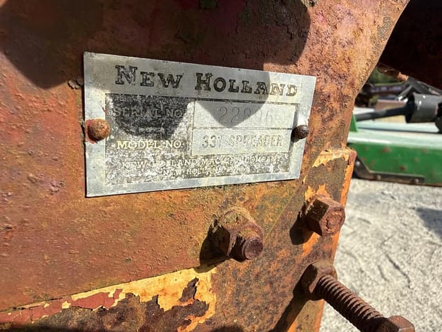 Image of New Holland 331 equipment image 4