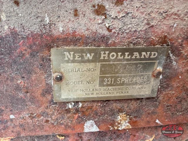 Image of New Holland 331 equipment image 3