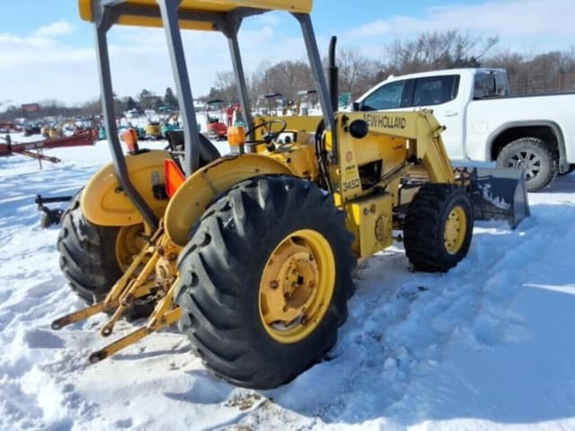Image of New Holland 345D equipment image 4