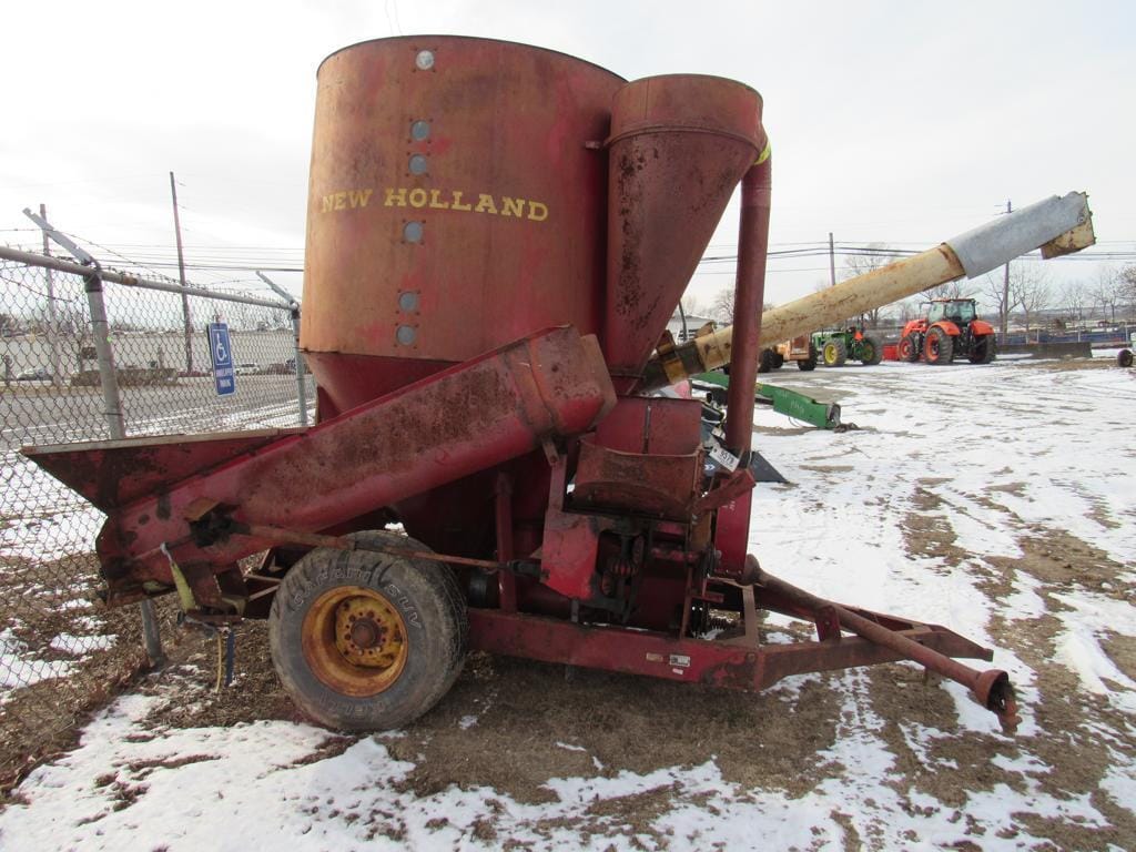 Main image New Holland 350