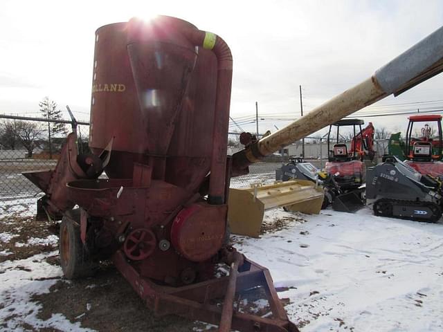 Image of New Holland 350 equipment image 2