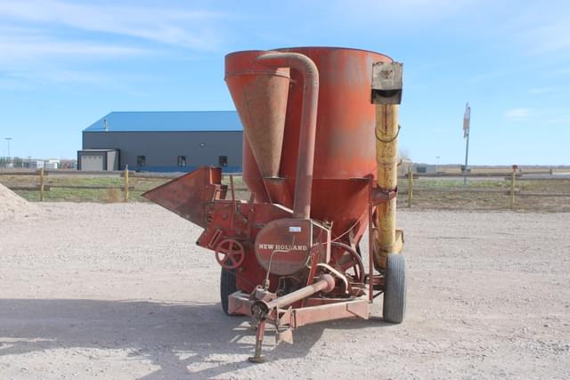 Image of New Holland 350 equipment image 3