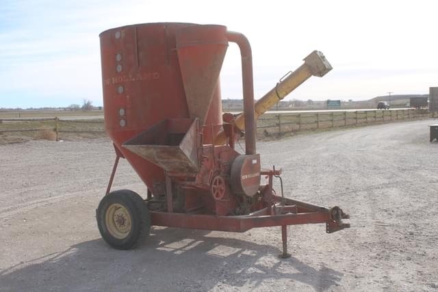 Image of New Holland 350 equipment image 4