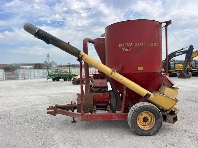 Image of New Holland 351 equipment image 1