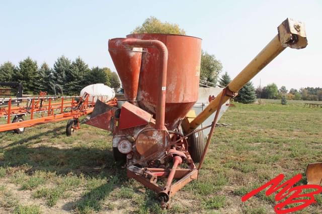 Image of New Holland 351 equipment image 1