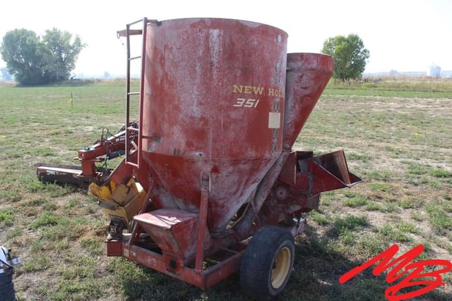 Image of New Holland 351 equipment image 4